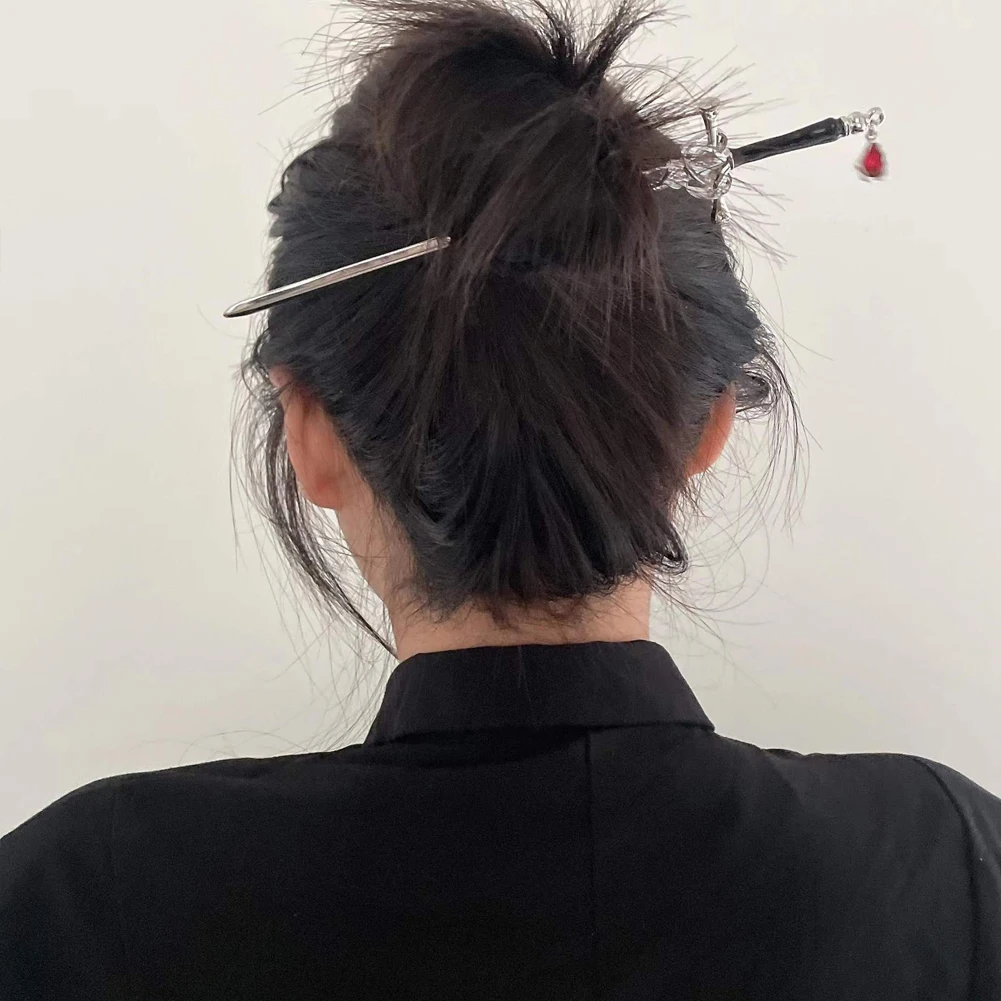 New Korean Fashion Temperament Punk Sword Hair Sticks Creative Vintage Samurai Swords Dagger Hair Accessories for Women 2022 Y2k
New Korean Fashion Temperament Punk Sword Hair Sticks Creative Vintage Samurai Swords Dagger Hair Accessories for Women 2022 Y2k