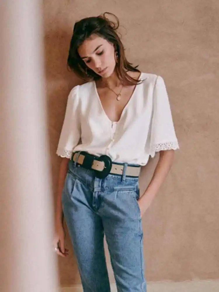 Summer New V-neck Button Micro-flare Five-point Sleeve Lace Stitching Solid Color Women Shirts
Summer New V-neck Button Micro-flare Five-point Sleeve Lace Stitching Solid Color Women Shirts