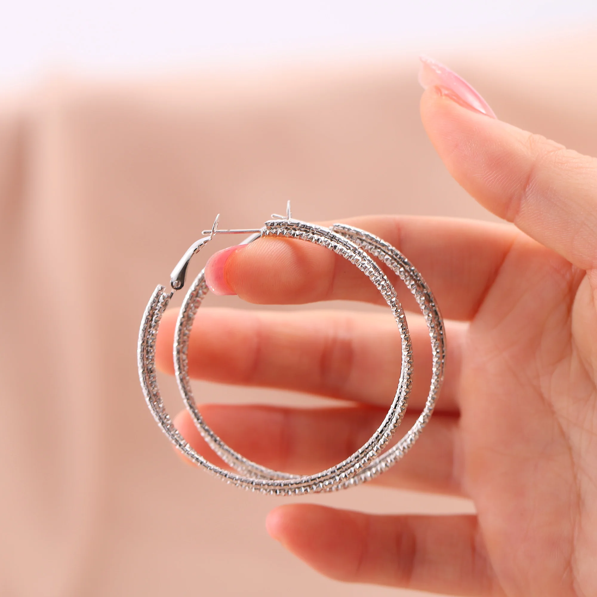 Fashion Double Layer Large Circle Ear Hoop Temperament Silver Plated Personality Silver Needle Ear Accessories Ladies
Fashion Double Layer Large Circle Ear Hoop Temperament Silver Plated Personality Silver Needle Ear Accessories Ladies