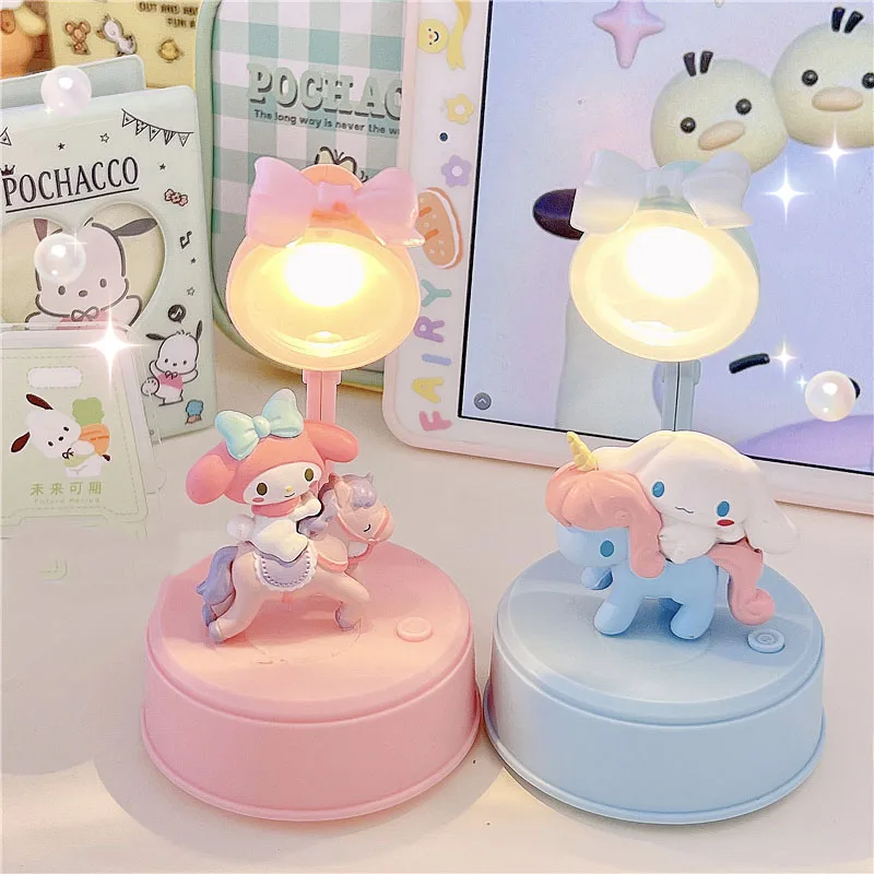 Kawaii Sanrio My Melody Cinnamoroll милый аниме трехцветный Настольный светильник с бантом Тройная атмосфера ночник настольное украшение подарки
Kawaii Sanrio My Melody Cinnamoroll милый аниме трехцветный Настольный светильник с бантом Тройная атмосфера ночник настольное украшение подарки