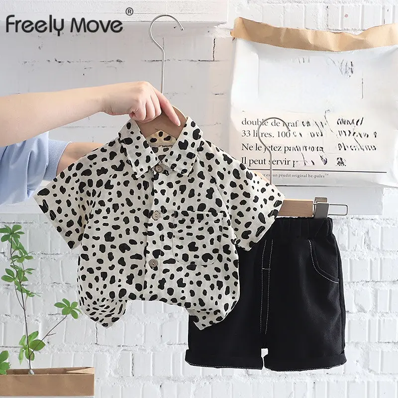 New Boys Girls Clothing Sets Summer Print Short Sleeve T-shirts+Shorts Kids Clothes Casual Clothing Sets for Children
New Boys Girls Clothing Sets Summer Print Short Sleeve T-shirts+Shorts Kids Clothes Casual Clothing Sets for Children