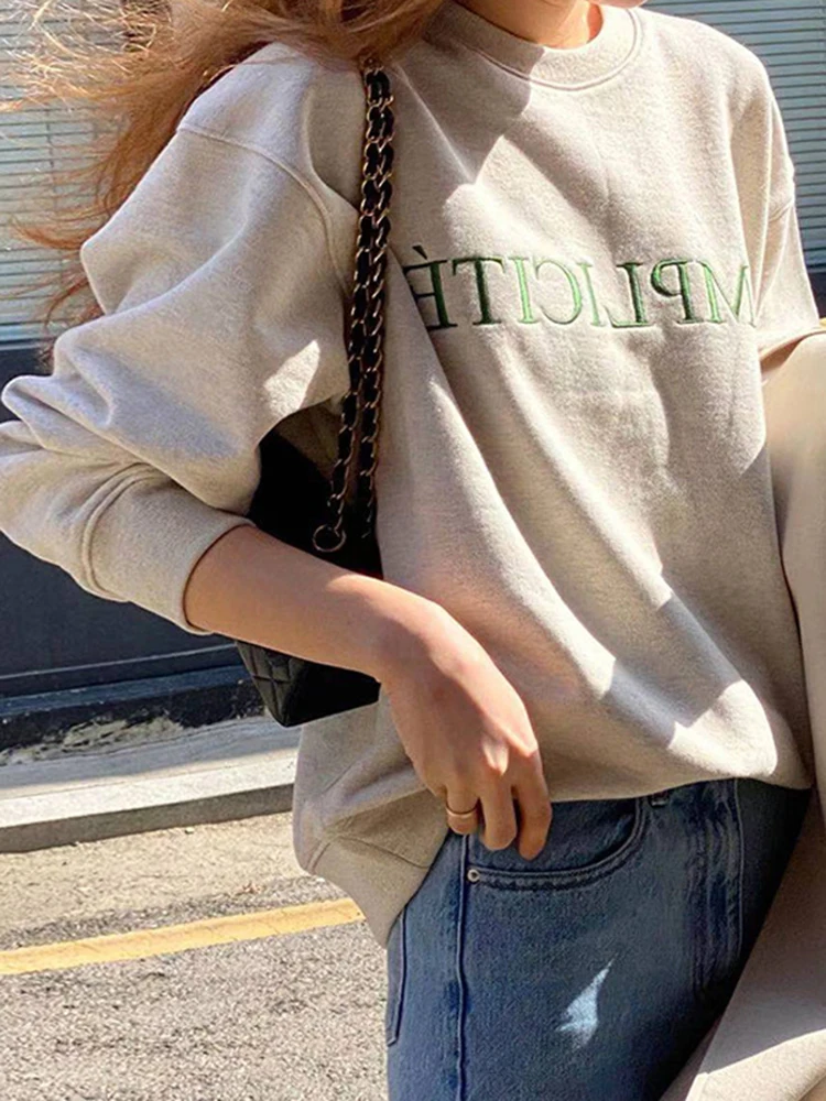 Letter Embroidered Vintage Sweatshirt Autumn Winter Classic Round Neck Hooded Pullover Top Women Casual Simple Sweatshirts 2022
Letter Embroidered Vintage Sweatshirt Autumn Winter Classic Round Neck Hooded Pullover Top Women Casual Simple Sweatshirts 2022