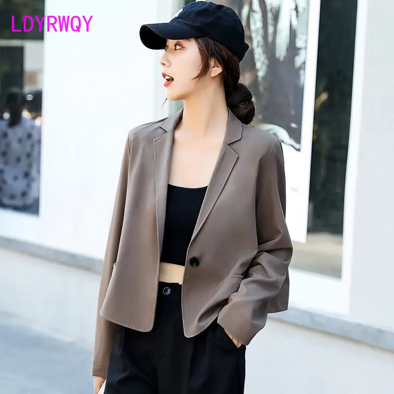 The 2022 Spring Festival Korean version of the loose casual design of women in suits Polyester
The 2022 Spring Festival Korean version of the loose casual design of women in suits Polyester
