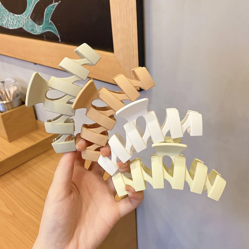 Matte Large Ponytail Shark Hair Clip for Women Fashion Korean Claw Clip Thick Hair Soild Color Simple Crab Hair Clip Barrettes
Matte Large Ponytail Shark Hair Clip for Women Fashion Korean Claw Clip Thick Hair Soild Color Simple Crab Hair Clip Barrettes