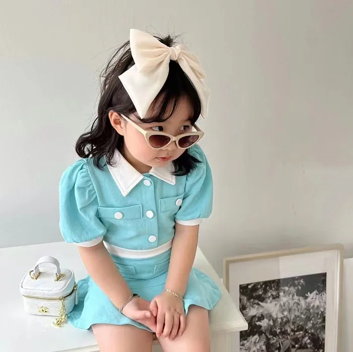 2022 Summer New Korean Style Girls Suits Korean Girls Fashion and Comfortable Girls Lapel Short-sleeved Skirt Boutique Clothing
2022 Summer New Korean Style Girls Suits Korean Girls Fashion and Comfortable Girls Lapel Short-sleeved Skirt Boutique Clothing
