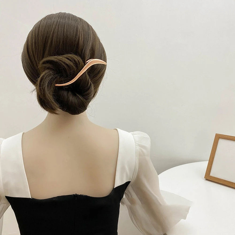 New Metal Simple S-shaped Hairpins Punk Style Korean Hair Claws Barrettes Women Hair Accessories Ponytail Hair Clips Headwear
New Metal Simple S-shaped Hairpins Punk Style Korean Hair Claws Barrettes Women Hair Accessories Ponytail Hair Clips Headwear
