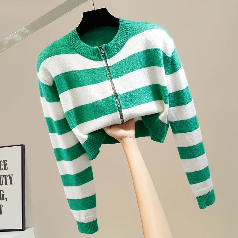 2022 Autumn Winter Knit Cardigans Femlae Zipper Coat Contrast Color Striped Sweater Women Loose All-Matching Knitwear Crop Top 
2022 Autumn Winter Knit Cardigans Femlae Zipper Coat Contrast Color Striped Sweater Women Loose All-Matching Knitwear Crop Top