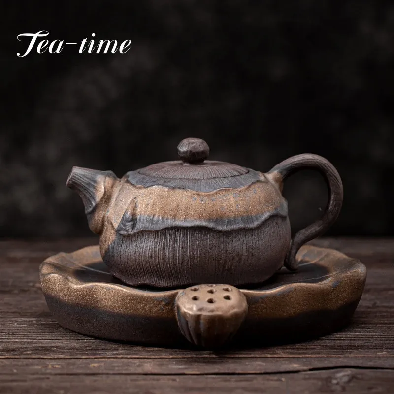 Japanese Gilding Iron Glaze Lotus Incense Handle Pot Ceramic Kung Fu Teapot Single Teapot Hand Ewer Pu'er Tea Making Device
Japanese Gilding Iron Glaze Lotus Incense Handle Pot Ceramic Kung Fu Teapot Single Teapot Hand Ewer Pu'er Tea Making Device