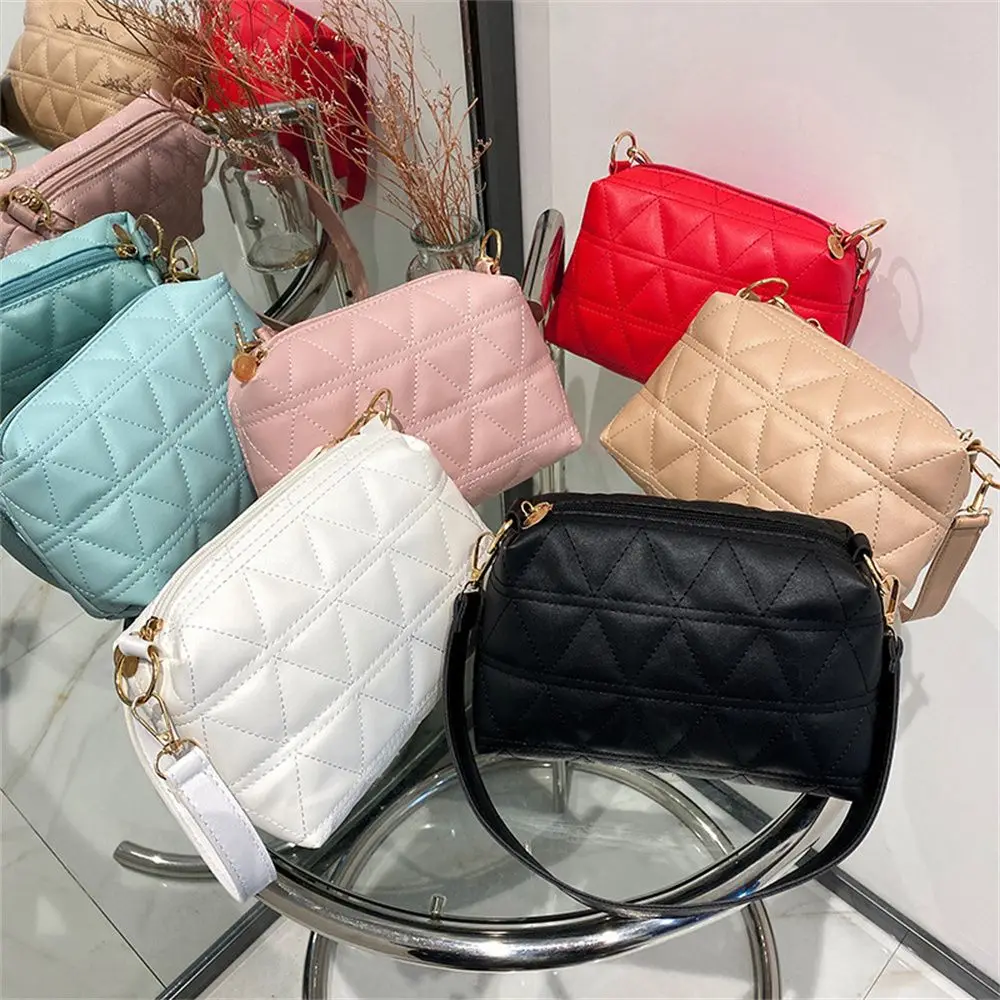 Fashion Embroidered Bag 2022 New Rhombic Chain Female Bag Leisure Small Fresh Small Bag Shoulder Messenger Bag Mobile Phone Bag 
Fashion Embroidered Bag 2022 New Rhombic Chain Female Bag Leisure Small Fresh Small Bag Shoulder Messenger Bag Mobile Phone Bag