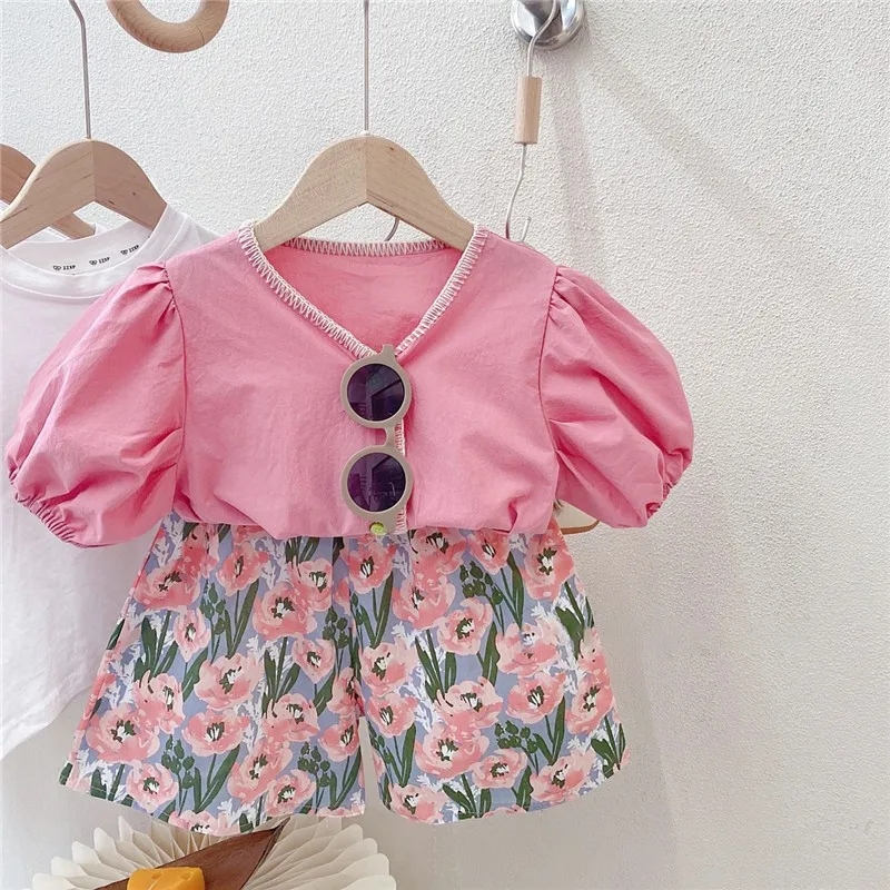 Girls suit 2023 new summer Fashion Baby Girl' clothes Korean cute Pink Puff Sleeve top and floral shorts two-piece set
Girls suit 2023 new summer Fashion Baby Girl' clothes Korean cute Pink Puff Sleeve top and floral shorts two-piece set