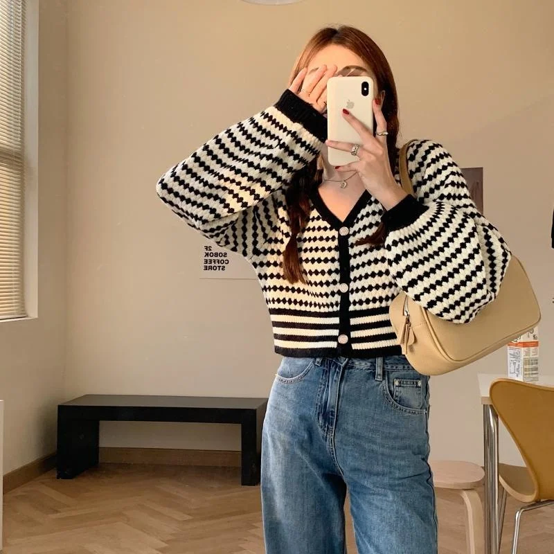Spring Autumn Striped Print Cardigan Women Knitted Casual Loose Sweater Overcoat Korean Fashion Tops Femme Pull Vintage Clothing
Spring Autumn Striped Print Cardigan Women Knitted Casual Loose Sweater Overcoat Korean Fashion Tops Femme Pull Vintage Clothing
