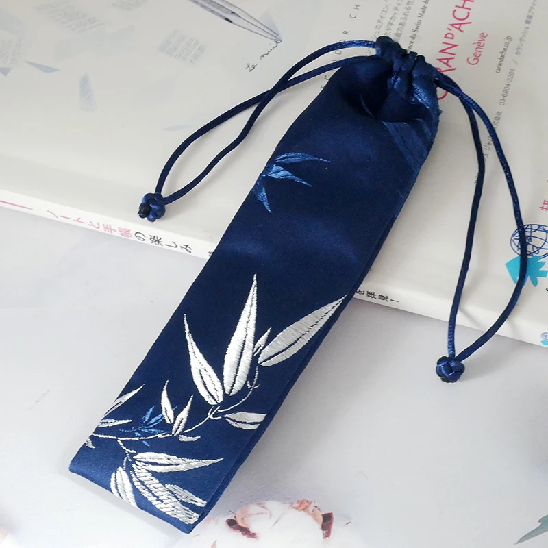 Сумка для ручек парчовая
Сумка для ручек парчовая