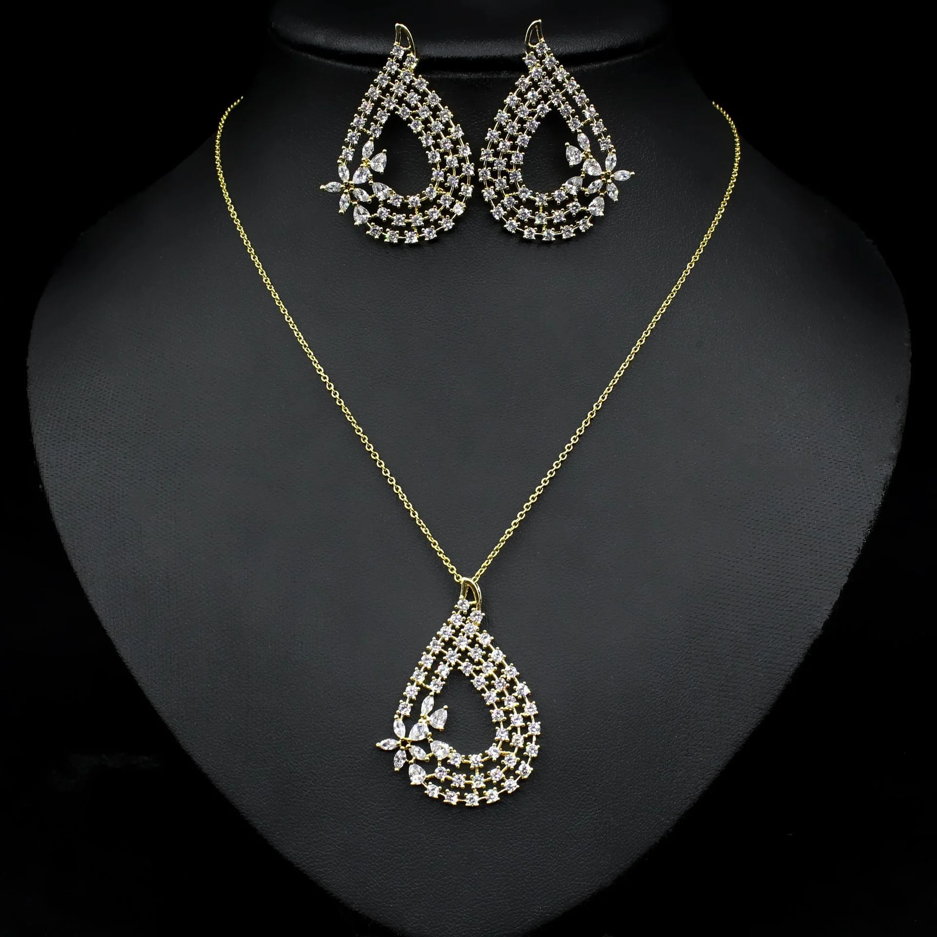 genuine Luxury brand real jewels New Necklace Earring Set Wedding Bride full diamond luxury jewelry fashion temperament banquet
genuine Luxury brand real jewels New Necklace Earring Set Wedding Bride full diamond luxury jewelry fashion temperament banquet