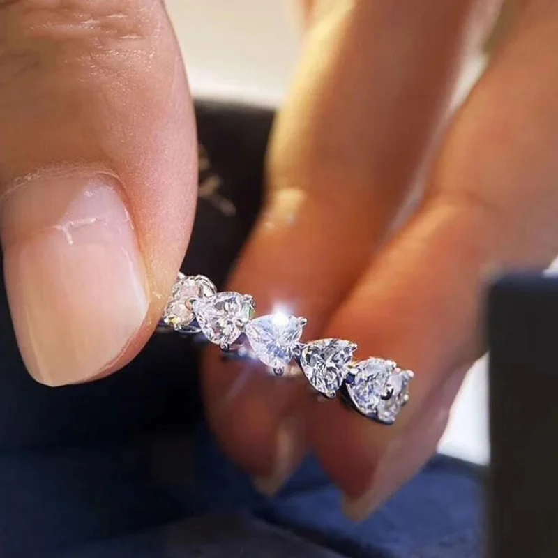 Fashion Women Ring Trend White Zircon Engagement Rings for Women Wedding Anniversary Jewelry
Fashion Women Ring Trend White Zircon Engagement Rings for Women Wedding Anniversary Jewelry