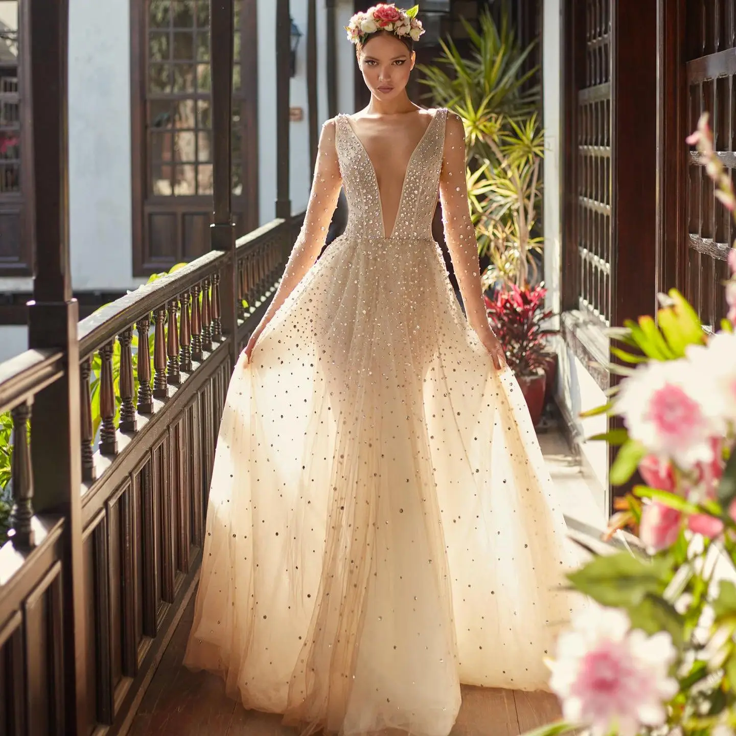 Champagne A-Line Wedding DressDeep V-Neck Sparkly Beading Sleeveless Bridal Gown Simple Modern Sweep Train Vestidos De Novia
Champagne A-Line Wedding DressDeep V-Neck Sparkly Beading Sleeveless Bridal Gown Simple Modern Sweep Train Vestidos De Novia