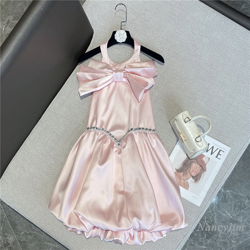 2022 Summer Halter Satin Dresses for Womens New Mesh Edge Sexy Backless Rhinestone Party Vestidos Ladies Fashion Outfits
2022 Summer Halter Satin Dresses for Womens New Mesh Edge Sexy Backless Rhinestone Party Vestidos Ladies Fashion Outfits