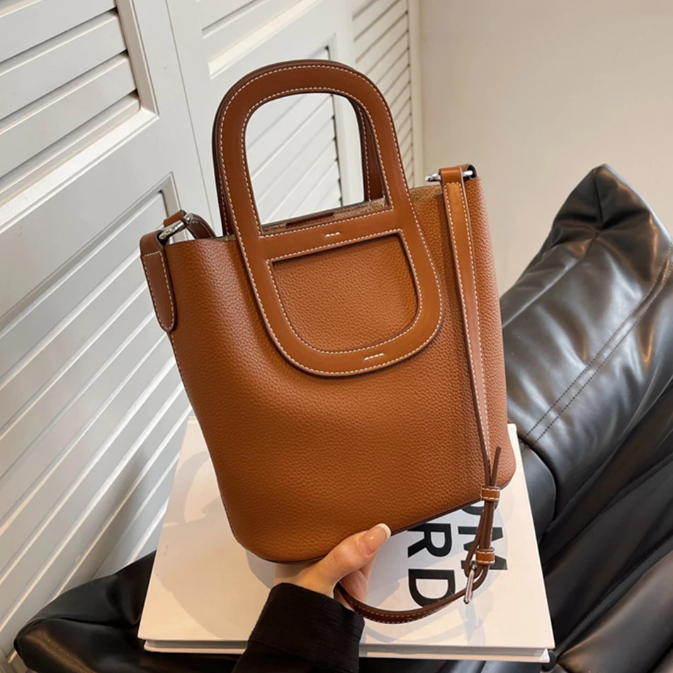 New Fashion Bucket Shoulder Bags Designer Small Tote Luxury Purses Casual Female Handbags Trend Women Composite Crossbody Bags
New Fashion Bucket Shoulder Bags Designer Small Tote Luxury Purses Casual Female Handbags Trend Women Composite Crossbody Bags