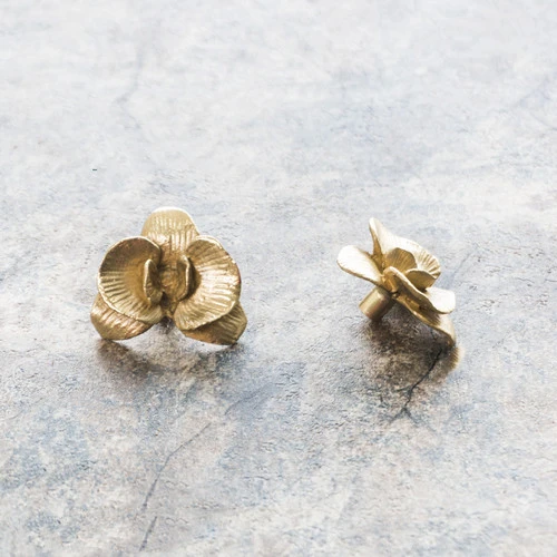 Латунная ручка для шкафа в стиле ретро
Латунная ручка для шкафа в стиле ретро