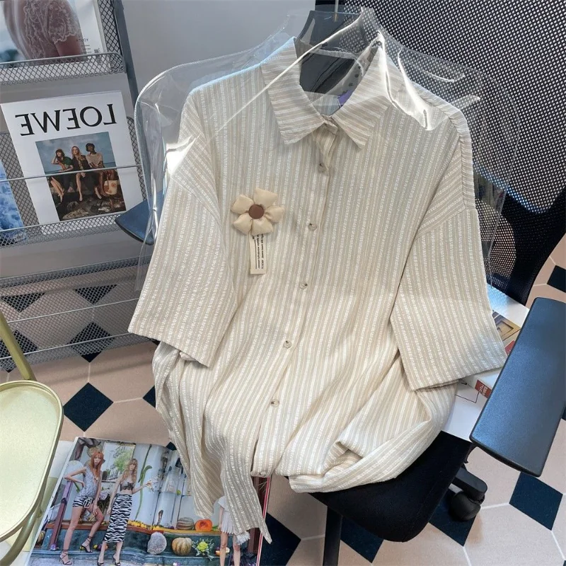 DAYIFUN Chic Short Sleeve Top Vertical Stripe Women Shirt Apricot Japan Style Lapel Blouse Women Loose Casual Floral Decoration
DAYIFUN Chic Short Sleeve Top Vertical Stripe Women Shirt Apricot Japan Style Lapel Blouse Women Loose Casual Floral Decoration