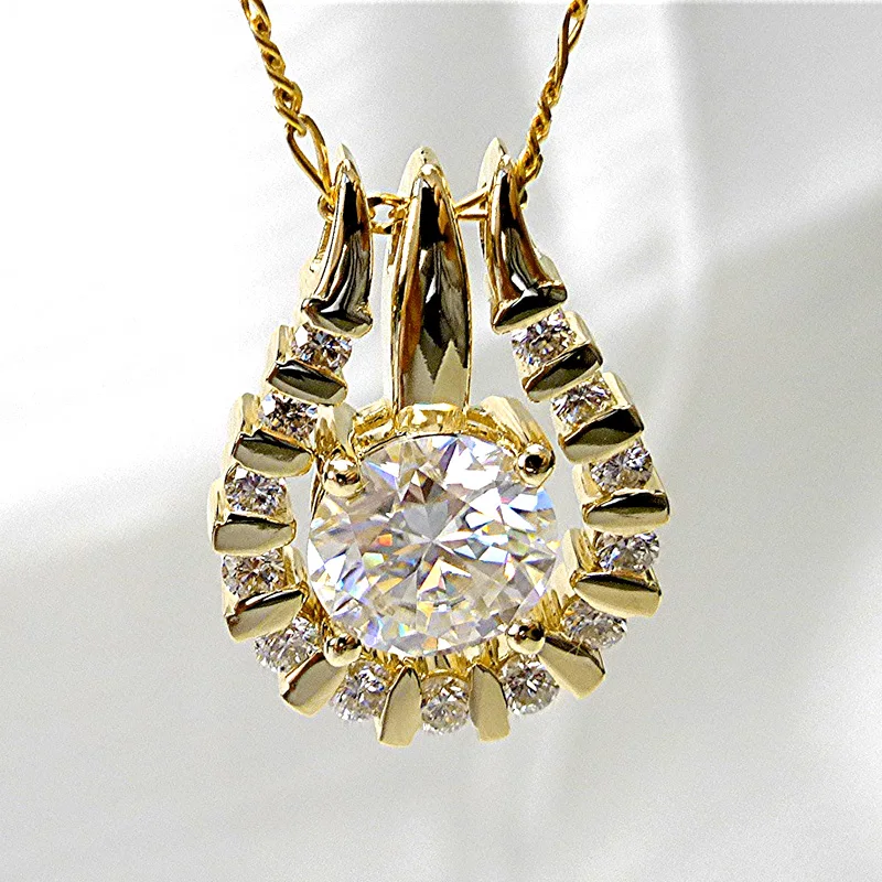 

New Fashion Gold Color U Pendant Necklace for Women Daily Wear Statement Accessories Party Brilliant Cubic Zirconia Jewelry