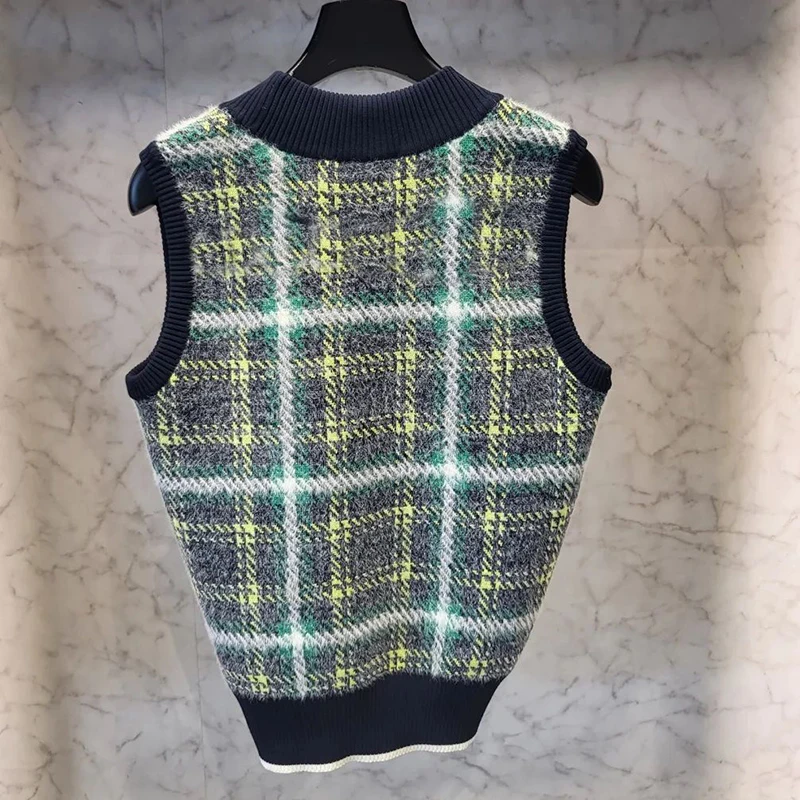 Golf Clothes 2022 New Women's Vest V-neck Color Contrast Knitted Vest Retro Warm Sports Vest
Golf Clothes 2022 New Women's Vest V-neck Color Contrast Knitted Vest Retro Warm Sports Vest