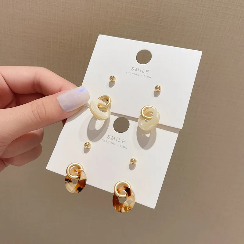 VSnow Romantic Brown Beige Resin Contrast Color Stud Earring for Women Unusual Gold Hollow Geometric Metal Earring Jewelry
VSnow Romantic Brown Beige Resin Contrast Color Stud Earring for Women Unusual Gold Hollow Geometric Metal Earring Jewelry