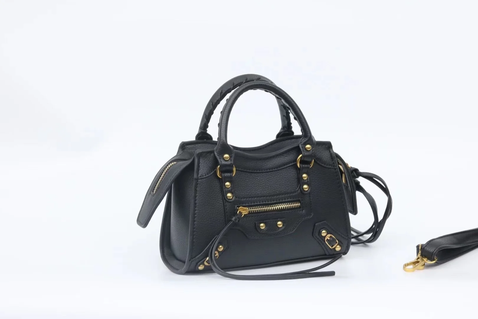 2022 Paris IT bag Motorcycle Studs messenger bag Tassels Totes Motorcycle Bag Rivets Matte Corrugated Handbag for Women
2022 Paris IT bag Motorcycle Studs messenger bag Tassels Totes Motorcycle Bag Rivets Matte Corrugated Handbag for Women