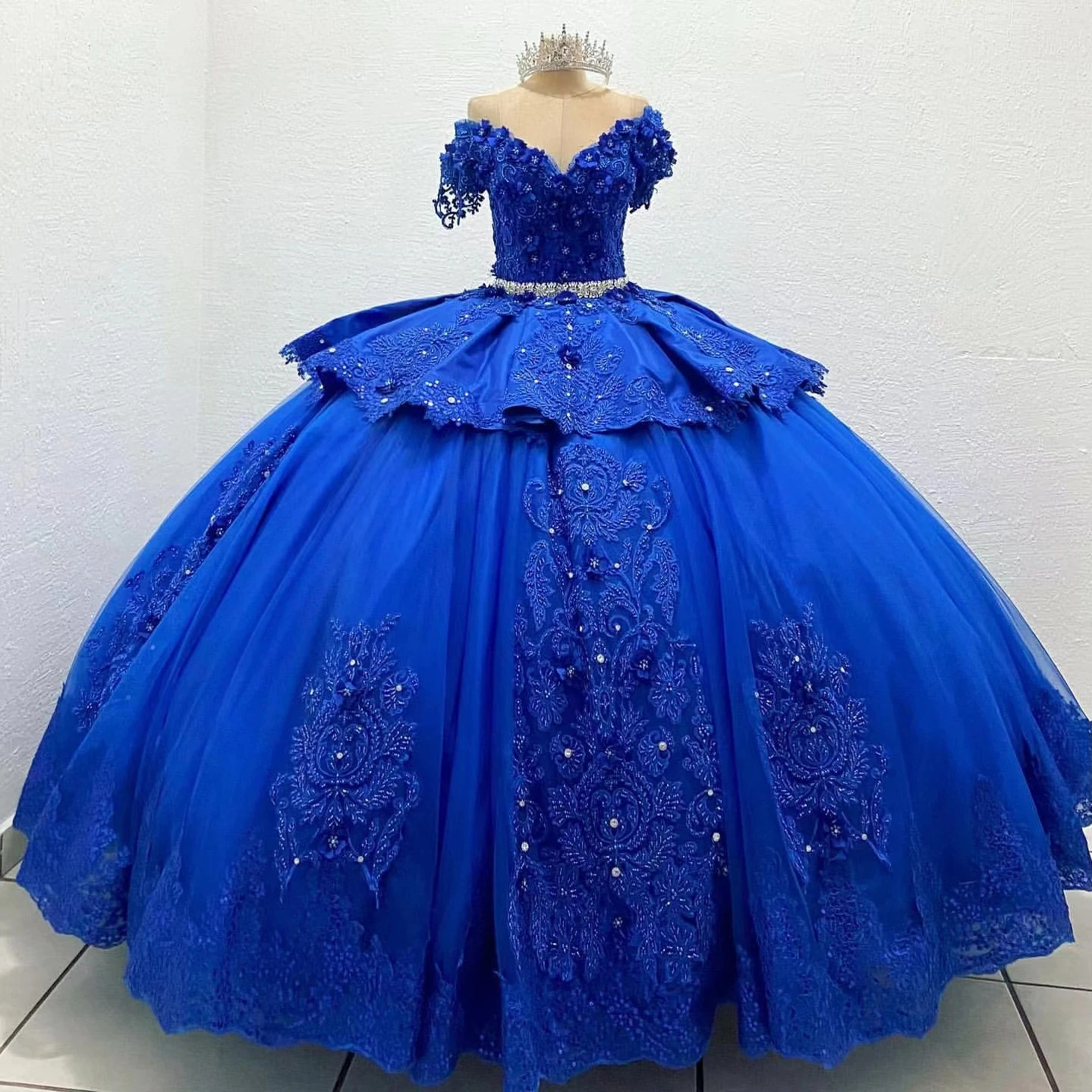 Royal Blue Princess Quinceanera Dresses 3D Floral Crystal Embroidery Lace-up Corset Puffy Prom Debutante Dresses 15 years
Royal Blue Princess Quinceanera Dresses 3D Floral Crystal Embroidery Lace-up Corset Puffy Prom Debutante Dresses 15 years