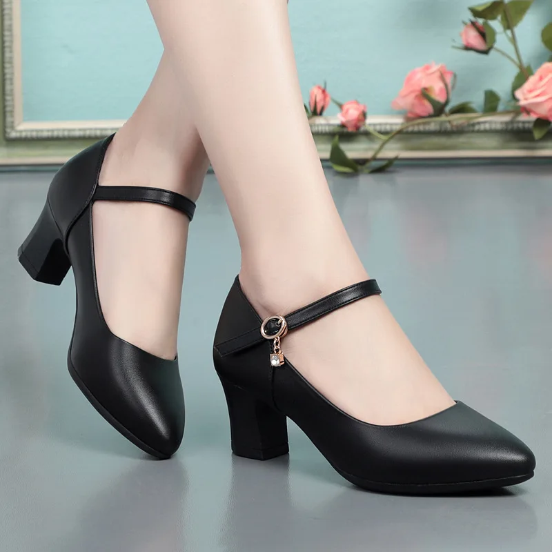 2023 Spring And Autumn New Middle-Aged Mother Single Shoes Soft Leather Women'S Medium Heel Thick Heel Dancing Women'S Leather
2023 Spring And Autumn New Middle-Aged Mother Single Shoes Soft Leather Women'S Medium Heel Thick Heel Dancing Women'S Leather