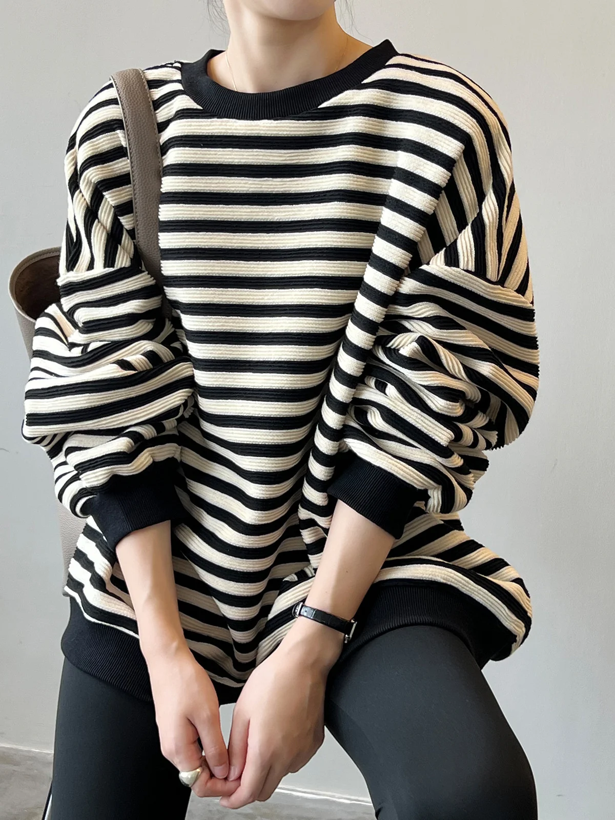 Women's Round Neck Striped Fleece Lined Oversized Sweatshirt Thicken Pullovers For Winter
Women's Round Neck Striped Fleece Lined Oversized Sweatshirt Thicken Pullovers For Winter