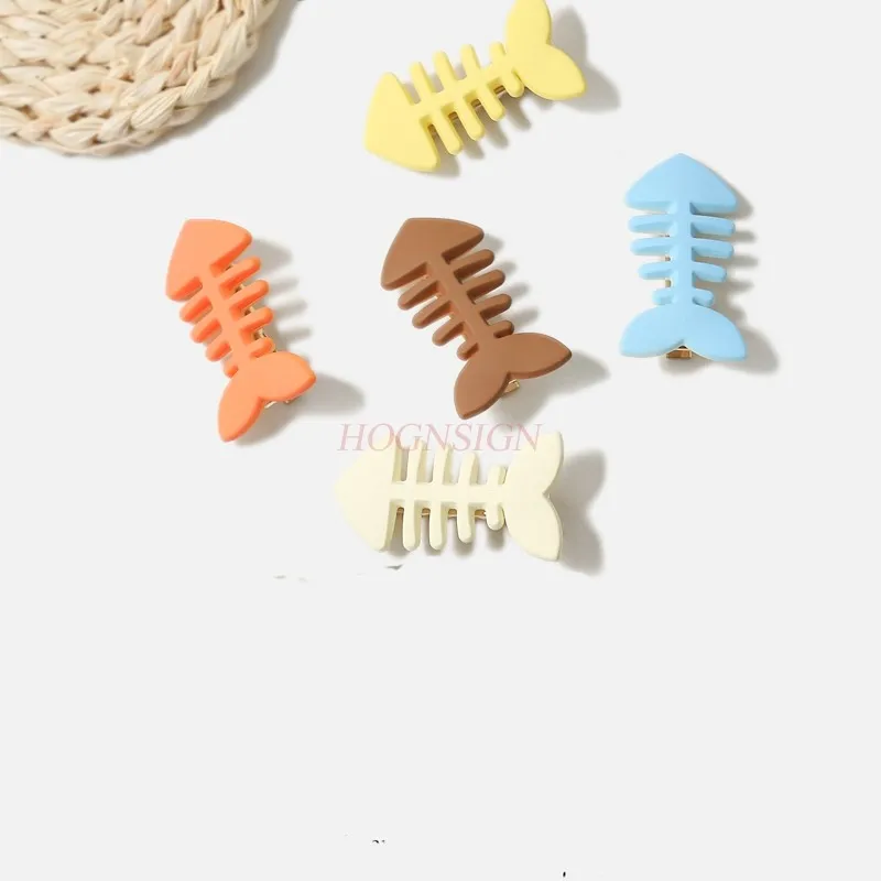 New minimalist candy colored fishbone hairpin cute forehead hairpin hairpin headwear 
New minimalist candy colored fishbone hairpin cute forehead hairpin hairpin headwear