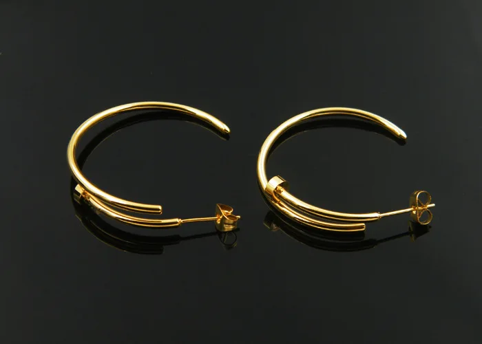 Commuting trend in Europe and America hip-hop versatile personality titanium steel large ring bent nail C type earrings
Commuting trend in Europe and America hip-hop versatile personality titanium steel large ring bent nail C type earrings