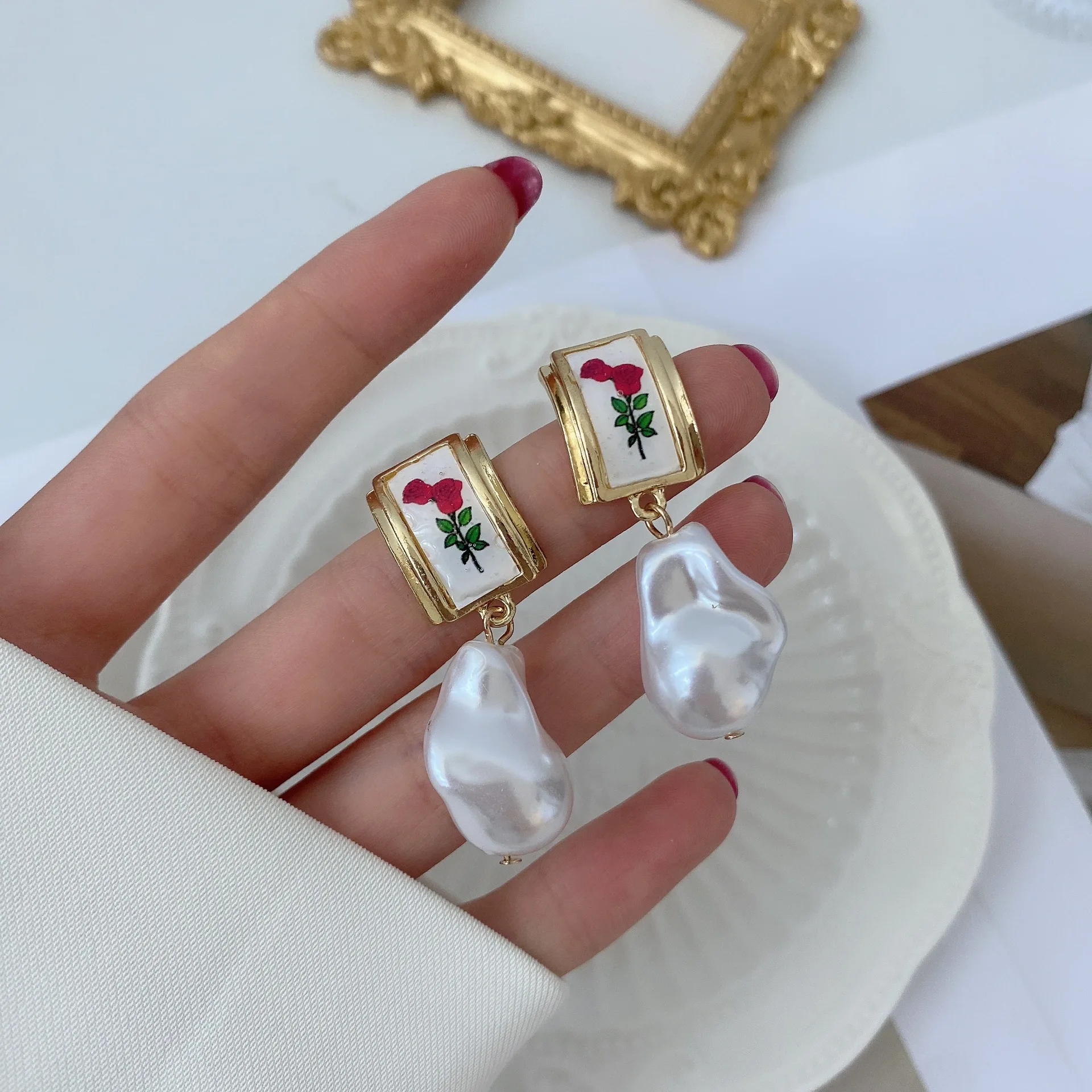 Baroque Earrings Dangle Irregular Pearl Cute Vintage Flower Pendant Earring Charm Luxury Jewelry 2022 New Trendy Gift For Women 
Baroque Earrings Dangle Irregular Pearl Cute Vintage Flower Pendant Earring Charm Luxury Jewelry 2022 New Trendy Gift For Women