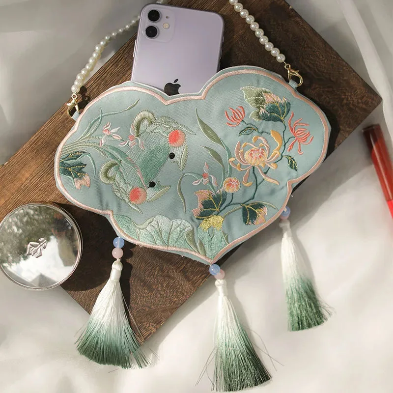 Chinese Traditional Hanfu Accessories Women's Bags Coin Key Case Ming System Double-sided Embroidery Antique Tassel Crab Motif
Chinese Traditional Hanfu Accessories Women's Bags Coin Key Case Ming System Double-sided Embroidery Antique Tassel Crab Motif