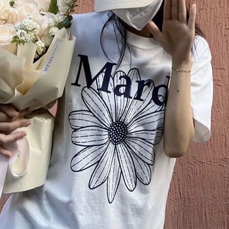 르르디 T-shirt, Женская Классическая футболка с цветочным принтом, Женская Повседневная футболка с круглым вырезом и коротким рукавом, популярная в Корее
르르디 T-shirt, Женская Классическая футболка с цветочным принтом, Женская Повседневная футболка с круглым вырезом и коротким рукавом, популярная в Корее