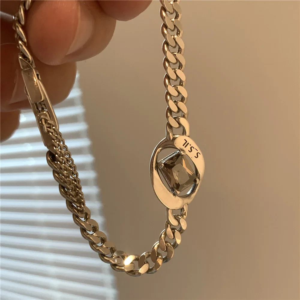 Fashion S925 Sliver Chains Lrregular Geometry Gray Zircon Hollow Bracelet for Women Hip Hop Party Jewelry Accessories
Fashion S925 Sliver Chains Lrregular Geometry Gray Zircon Hollow Bracelet for Women Hip Hop Party Jewelry Accessories
