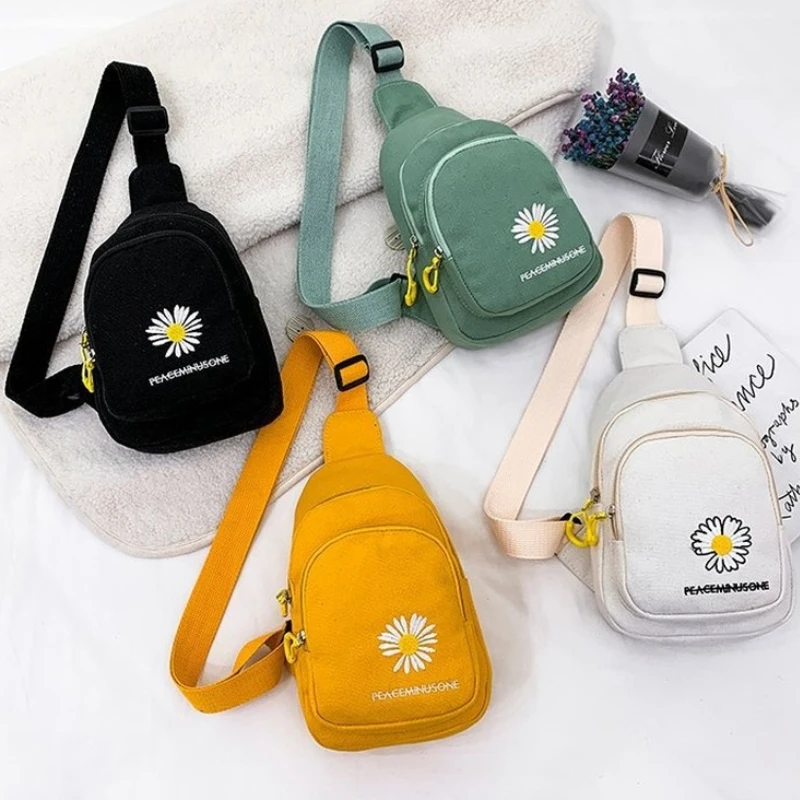 Fashion Ladies Daisy Print Chest Bag Ladies One Shoulder Crossbody Bag Ladies Small Short Trip Travel Carry Bags Canvas Bag
Fashion Ladies Daisy Print Chest Bag Ladies One Shoulder Crossbody Bag Ladies Small Short Trip Travel Carry Bags Canvas Bag