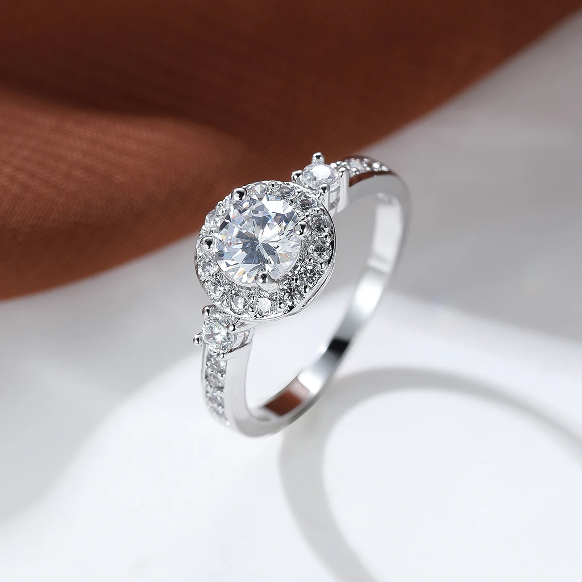 Luxury Classic White Round Zircon Bridal Wedding Engagement Ring White Gold Color Charm Women Rings Anniversary Jewelry Gift
Luxury Classic White Round Zircon Bridal Wedding Engagement Ring White Gold Color Charm Women Rings Anniversary Jewelry Gift
