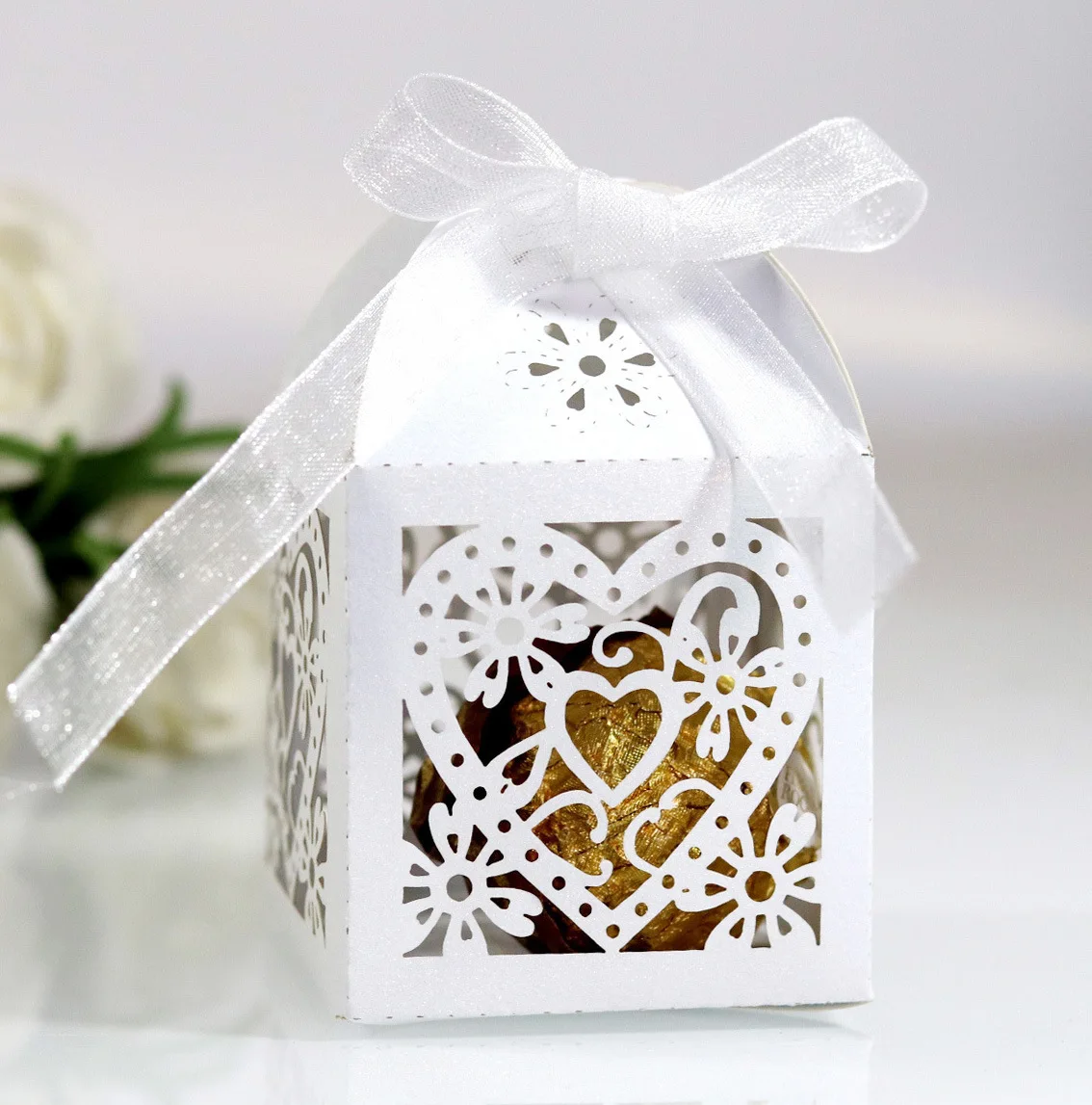50pcs Love Heart Hollow Candy Chocolate Box Wedding Favors for Guests Gift Bag Packaging Baby Shower Birthday Party Supplies
50pcs Love Heart Hollow Candy Chocolate Box Wedding Favors for Guests Gift Bag Packaging Baby Shower Birthday Party Supplies