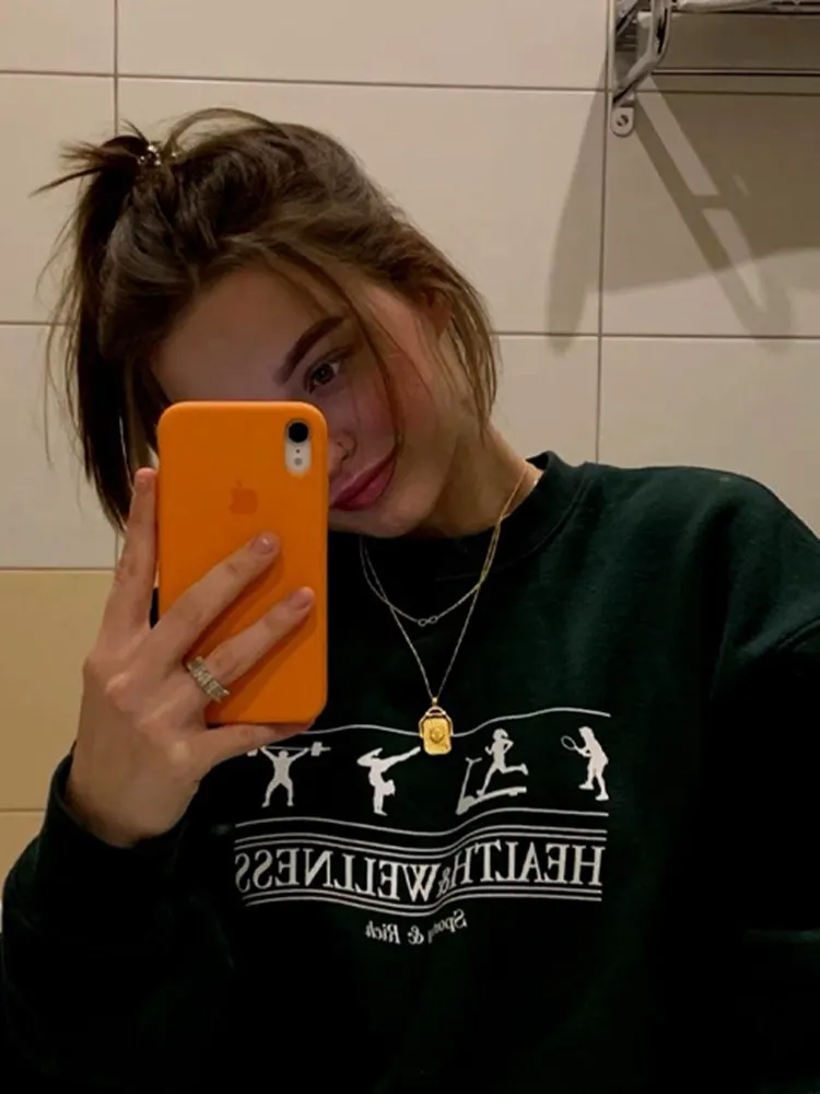 2022 Autumn and Winter New Women Sports Style Letter Print Round Neck Pullover Sweatshirt
2022 Autumn and Winter New Women Sports Style Letter Print Round Neck Pullover Sweatshirt