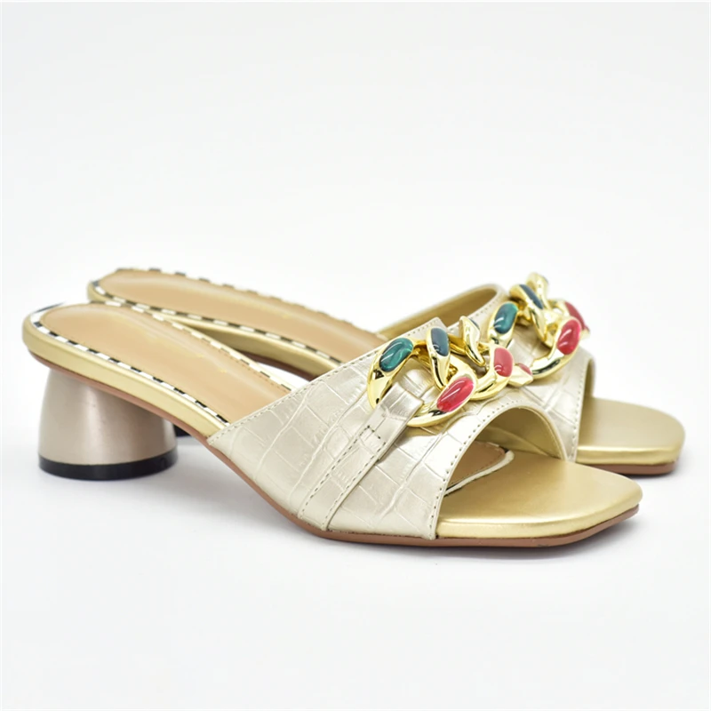 Italian African Wedding Shoes Decorated with Metal Ladies Shoes and Sandals Luxury Shoes Women Designers Nigerian Party Pumps
Italian African Wedding Shoes Decorated with Metal Ladies Shoes and Sandals Luxury Shoes Women Designers Nigerian Party Pumps