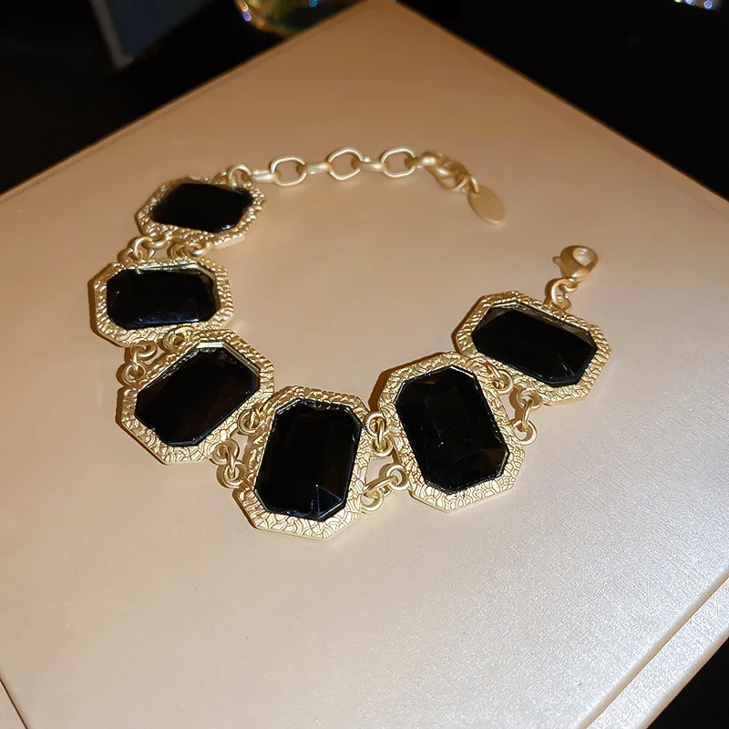 Retro Dark Style Crystal Square Bracelet Trendy Court Style Bracelet for Women
Retro Dark Style Crystal Square Bracelet Trendy Court Style Bracelet for Women