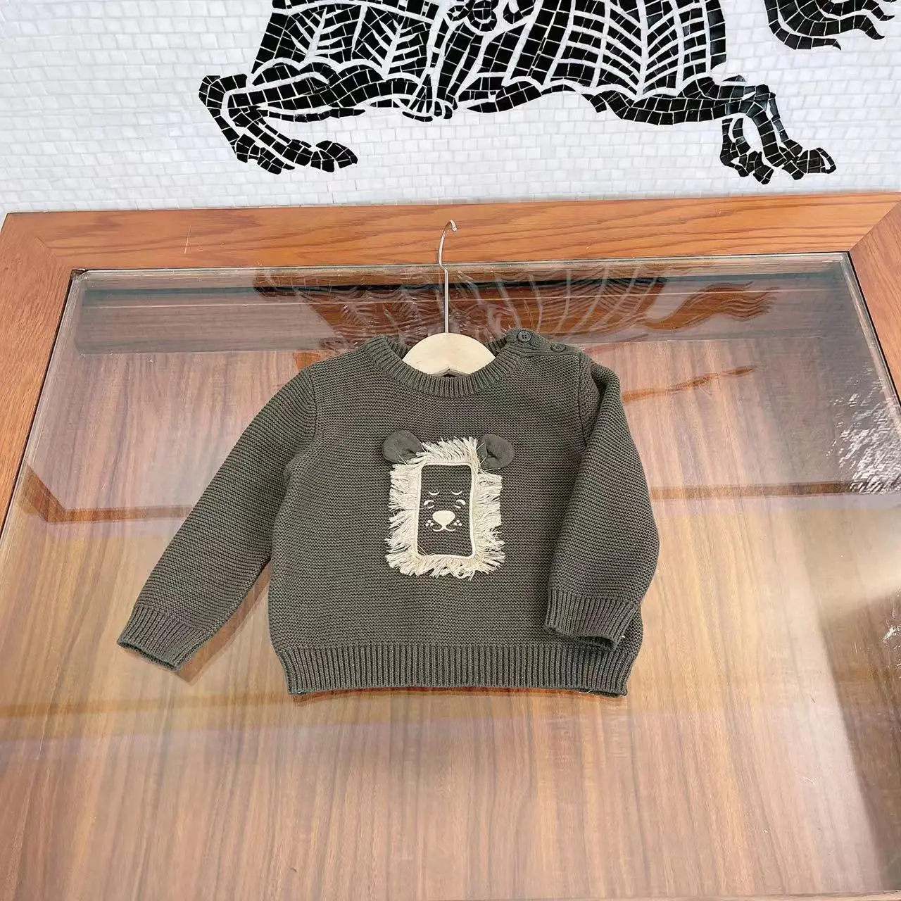 Designer Baby Boys Clothes 2022 Autumn Baby Knitted Sweater Wool Fashion Toddler Child Pullover Sweater Top Luxury Kid Clothes
Designer Baby Boys Clothes 2022 Autumn Baby Knitted Sweater Wool Fashion Toddler Child Pullover Sweater Top Luxury Kid Clothes