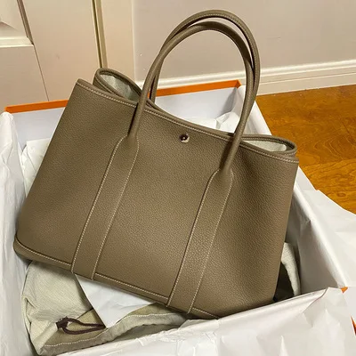 2023 New 100% cowhide leather garden bag leather handbag hundred crossbody bag fashion Europe and the United States luxury
2023 New 100% cowhide leather garden bag leather handbag hundred crossbody bag fashion Europe and the United States luxury