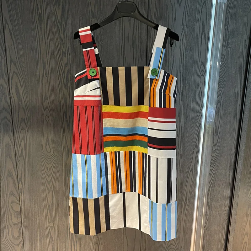 Женское платье в полоску, на пуговицах, с бретельками
Женское платье в полоску, на пуговицах, с бретельками