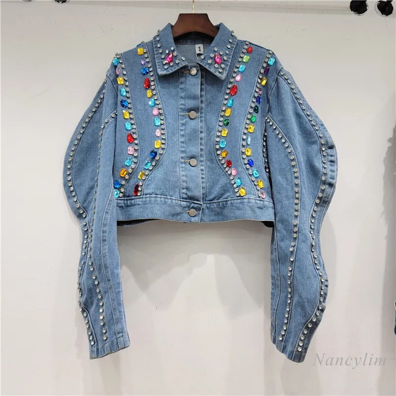 Женская однобортная джинсовая куртка, короткая осенняя куртка с лацканами и трехмерными цветными кристаллами и бусинами, 2023
Женская однобортная джинсовая куртка, короткая осенняя куртка с лацканами и трехмерными цветными кристаллами и бусинами, 2023