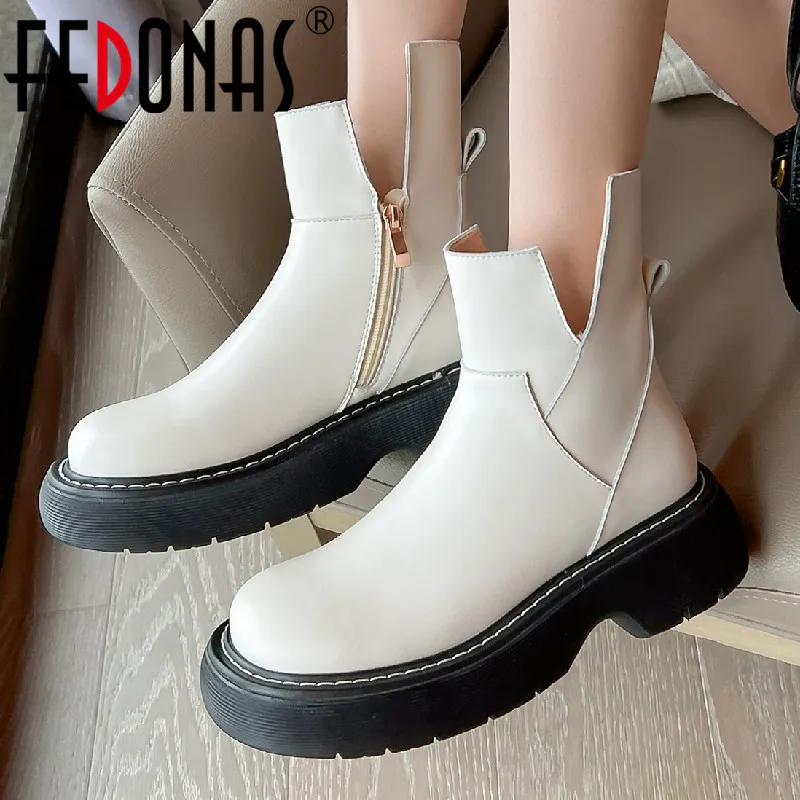 FEDONAS 2022 Brand Design Women Ankle Boots Autumn Winter Fashion New Splicing Genuine Leather Platforms Thick Heels Shoes Woman
FEDONAS 2022 Brand Design Women Ankle Boots Autumn Winter Fashion New Splicing Genuine Leather Platforms Thick Heels Shoes Woman
