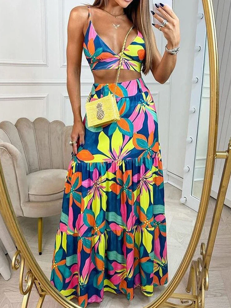 Sexy Floral Print Two Pieces Skirt Set Women V-Neck Crop Sling Top + High Waist Long Skirt Outfits Summer Fashion Boho Beach Set
Sexy Floral Print Two Pieces Skirt Set Women V-Neck Crop Sling Top + High Waist Long Skirt Outfits Summer Fashion Boho Beach Set