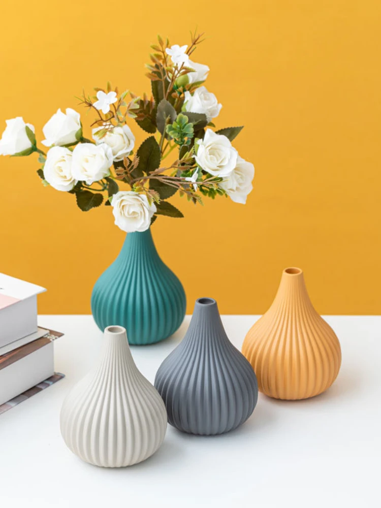 Creative Ceramic Small Vase, Fresh And Simple Home Decoration, Dry Flower Vase, Small Caliber Dining Table
Creative Ceramic Small Vase, Fresh And Simple Home Decoration, Dry Flower Vase, Small Caliber Dining Table