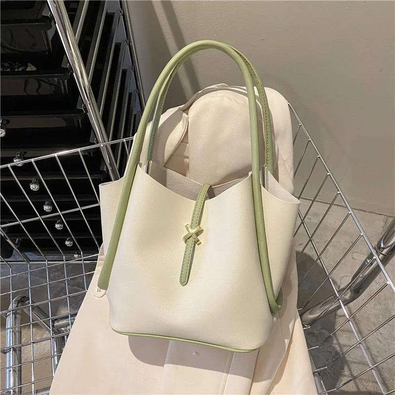 Модная маленькая яркая цветная сумка-мешок Корейская версия для девушек нежная ветровка вместительная сумка-мешок универсальная на одно п... 
Модная маленькая яркая цветная сумка-мешок Корейская версия для девушек нежная ветровка вместительная сумка-мешок универсальная на одно п...